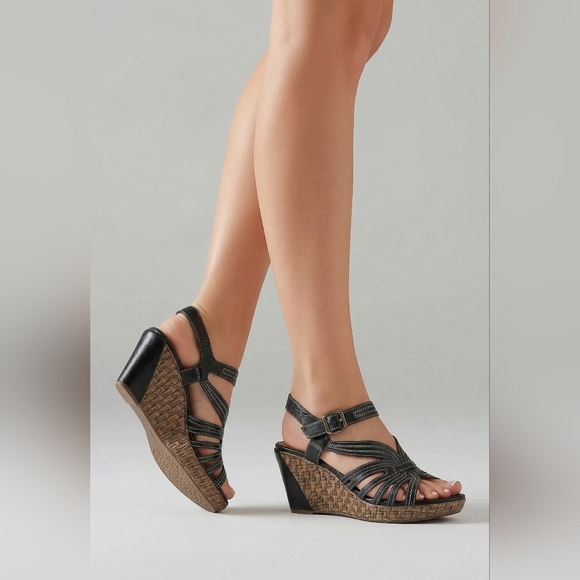 Earth Shoes - EARTH paradise Women's Leather wedge heel Sandals Size 8.5